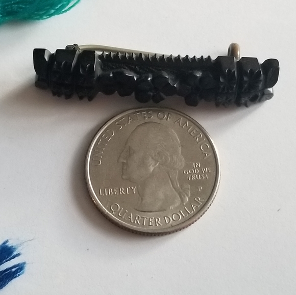 Relisted -Antique Whitby Jet bar pin black carved flowers floral mournin - Picture 6 of 12